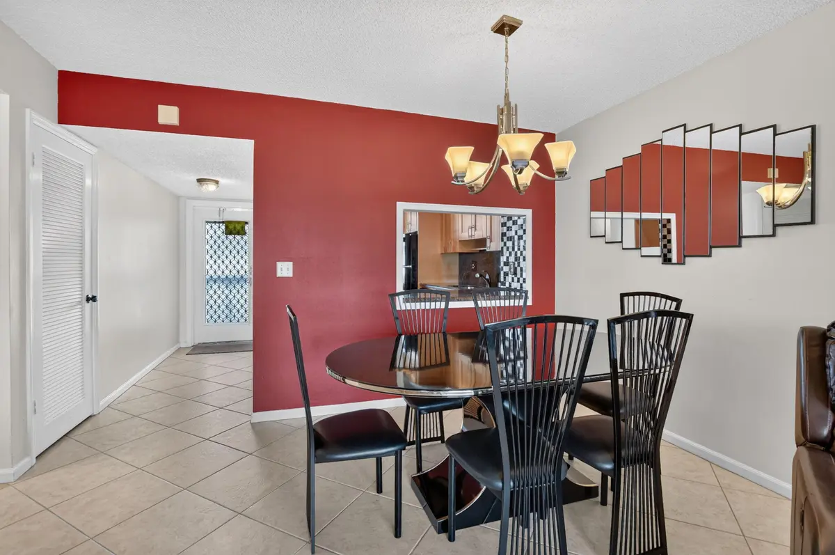 Dining area at 9872 MARINA Boulevard 1438, Boca Raton