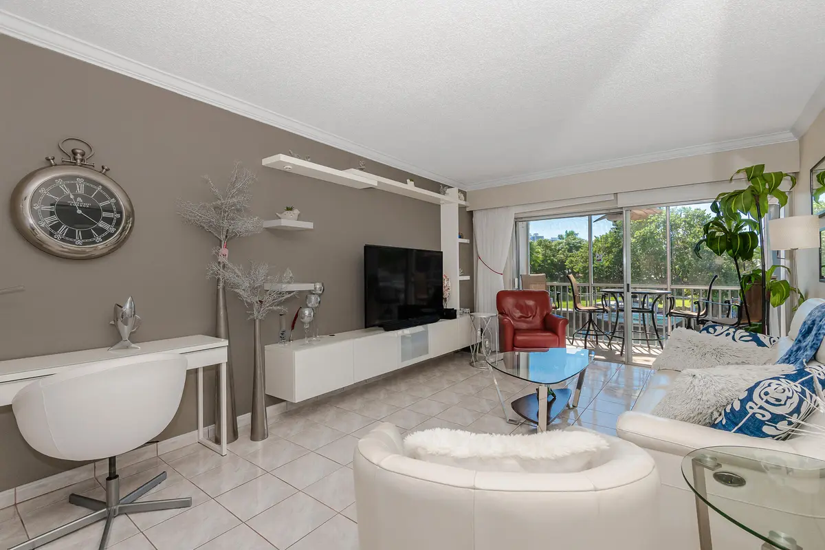 0-9 at 465 Paradise Isle Boulevard, Hallandale Beach
