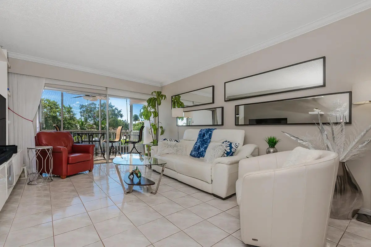 0-10 at 465 Paradise Isle Boulevard, Hallandale Beach
