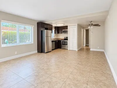 520 NE 44TH Street 1, Boca Raton – Apartment for rent