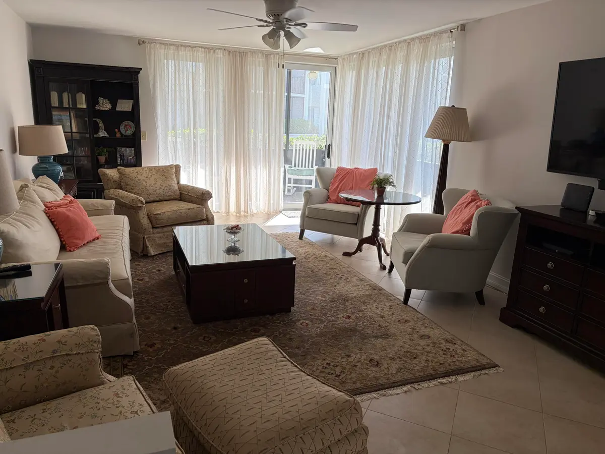 Living Room Longwood at 11811 Ave Of The PGA 3-1F, Palm Beach Gardens