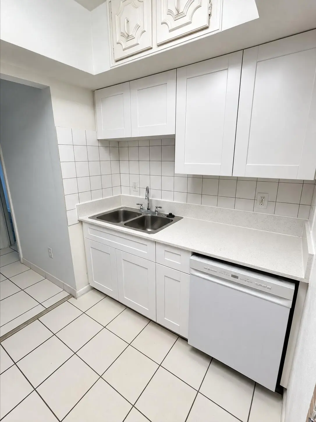 kitchen sink at 382 E ROYAL PALM Road 0050, Boca Raton
