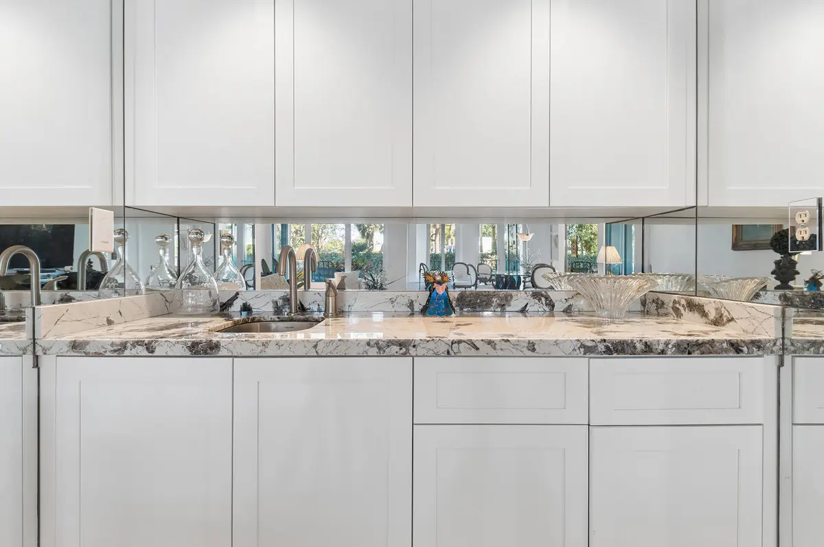 Wet bar at 100 SE 5TH Avenue 102, Boca Raton