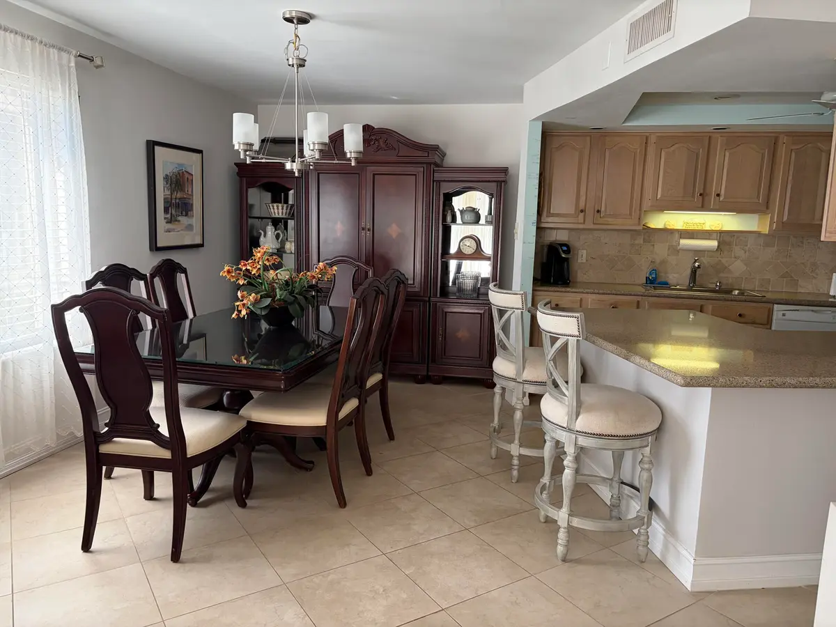 Dining Kitchen Longwood at 11811 Ave Of The PGA 3-1F, Palm Beach Gardens