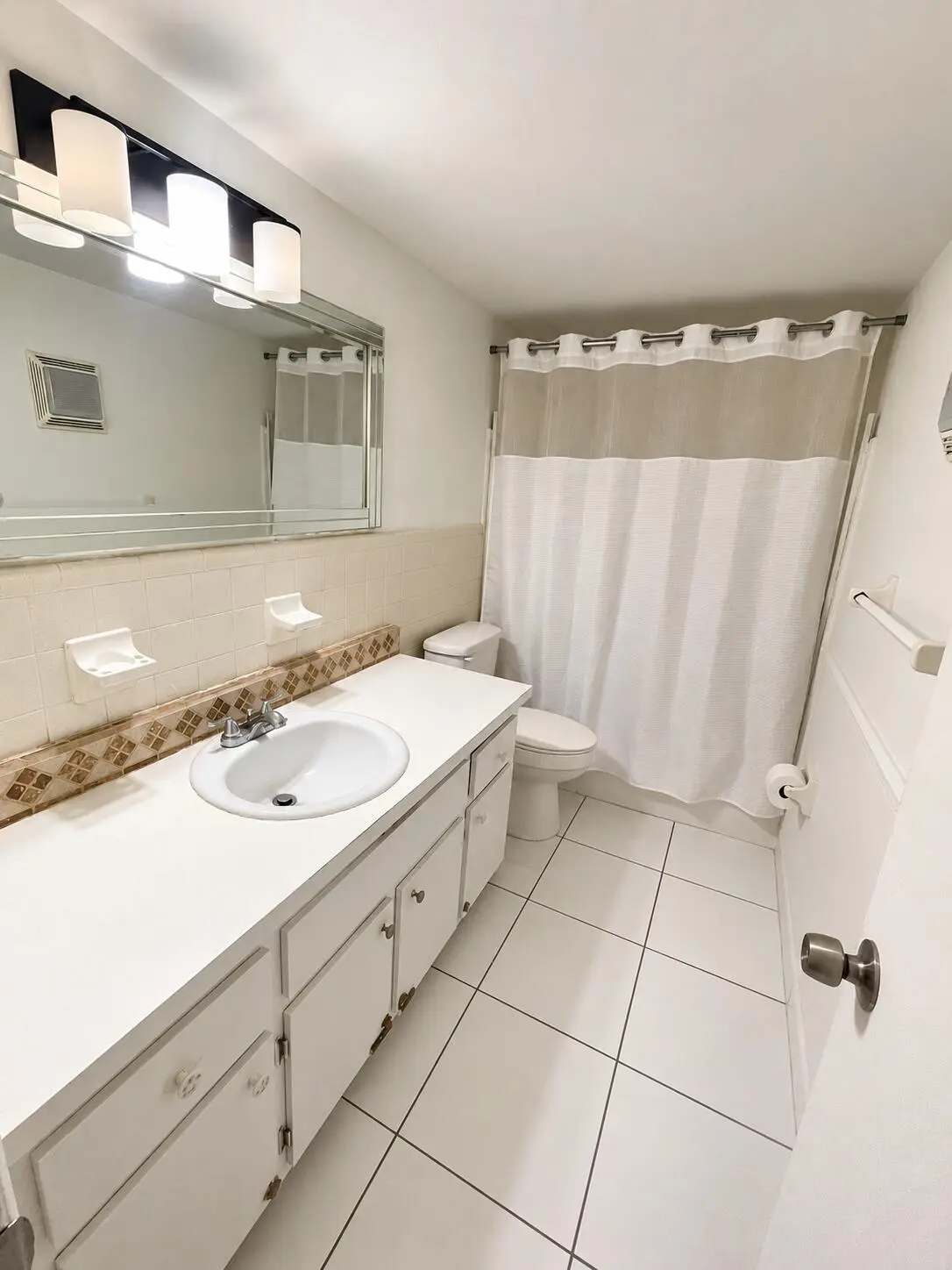 bathroom at 382 E ROYAL PALM Road 0050, Boca Raton