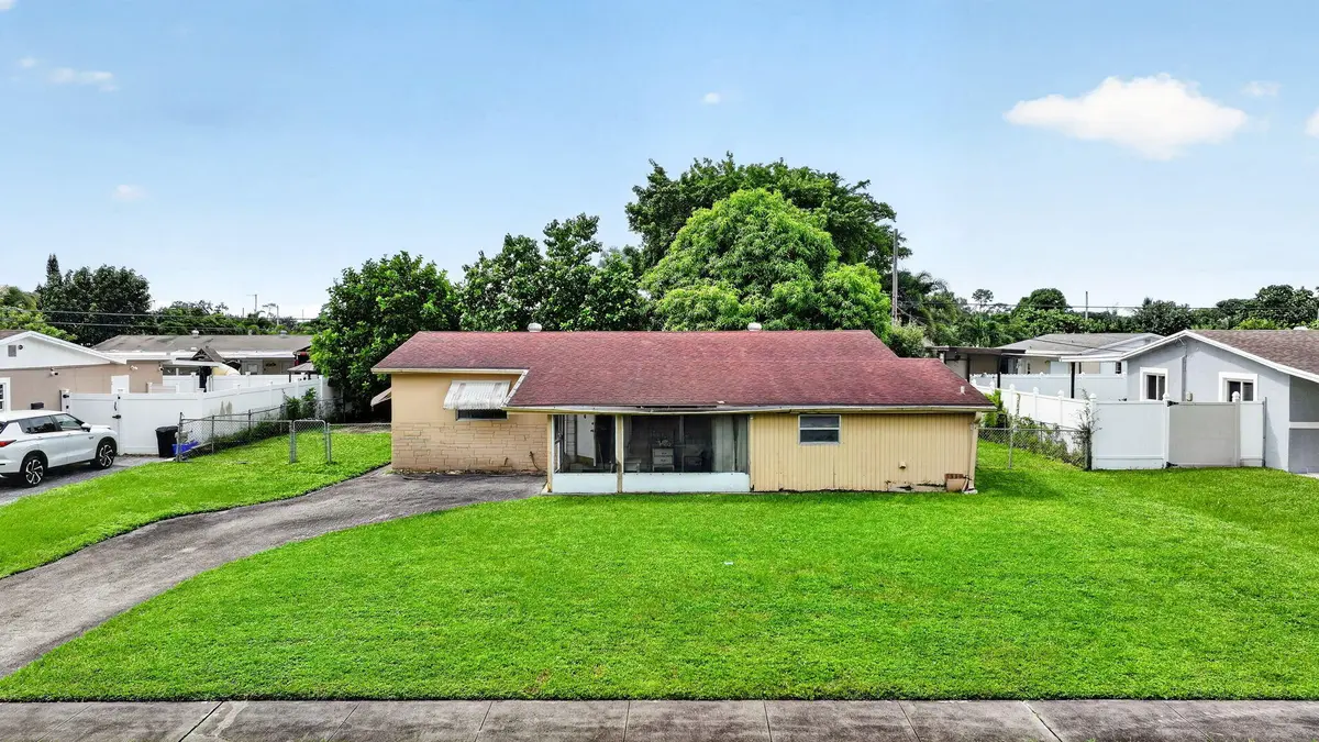 35-web-or-mls-DJI_20260918062909_0006_D at 913 JAMAICAN Drive, West Palm Beach
