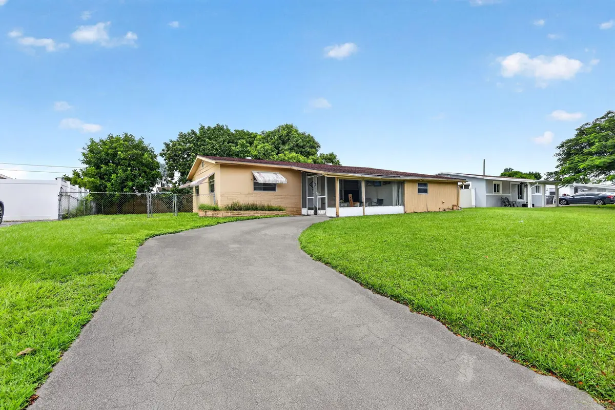 3-web-or-mls-5P1A6982 at 913 JAMAICAN Drive, West Palm Beach