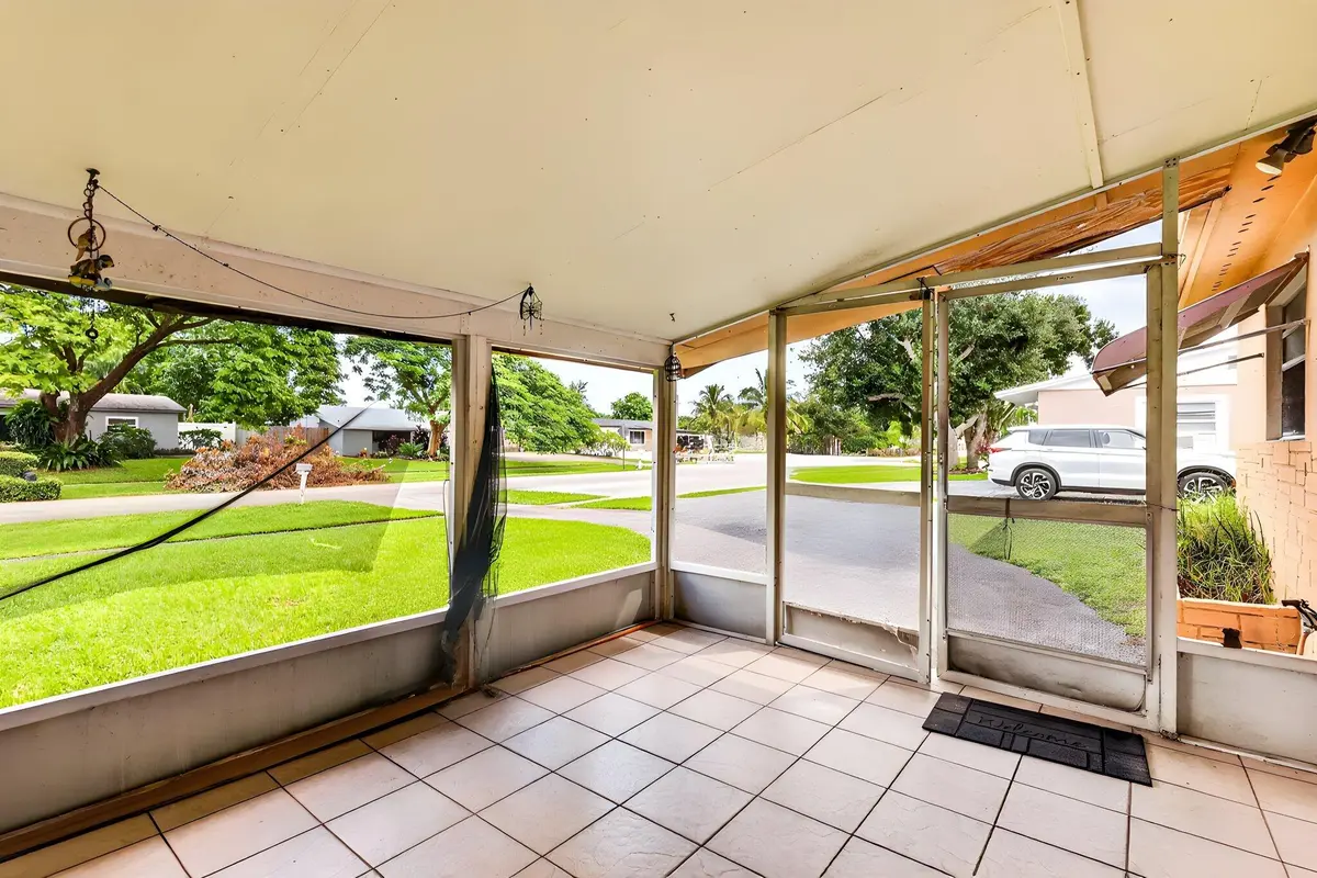 6-web-or-mls-5P1A7002 furniture removed at 913 JAMAICAN Drive, West Palm Beach