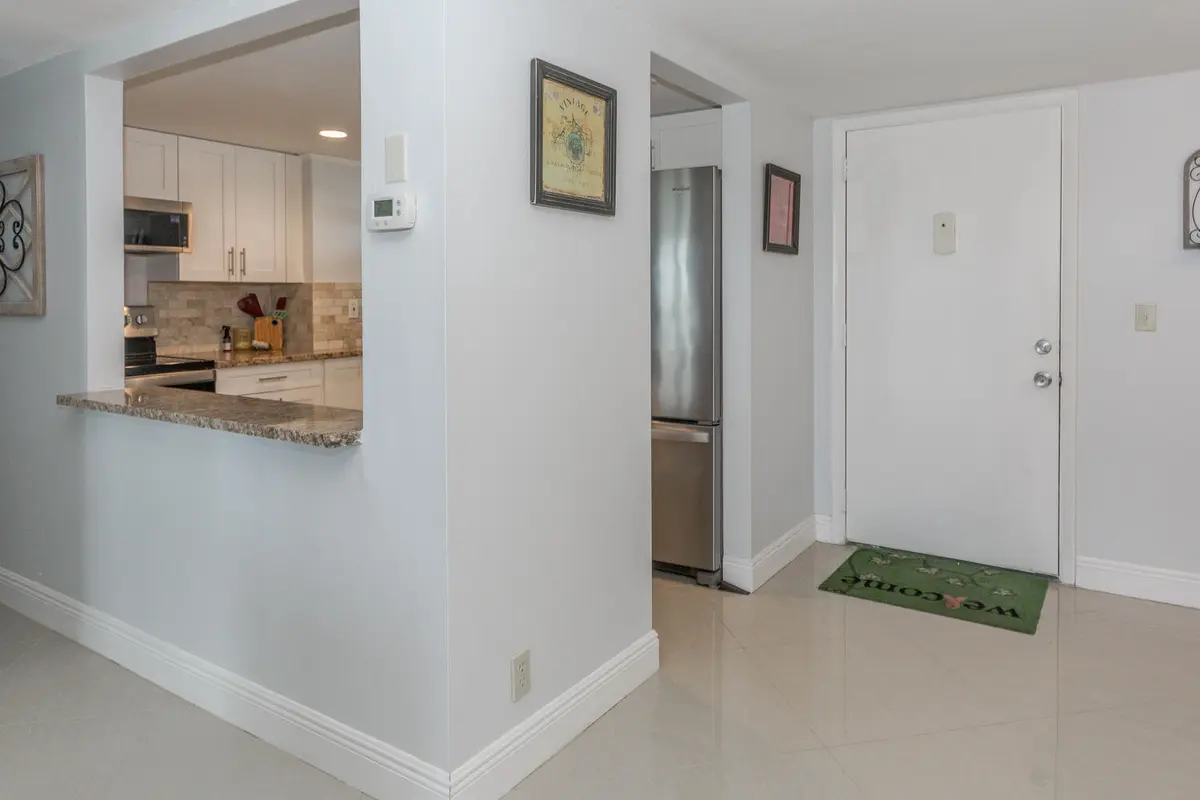 711 Lori Dr 408 Palm Springs-large-008-0 at 711 Lori Drive 408, Palm Springs