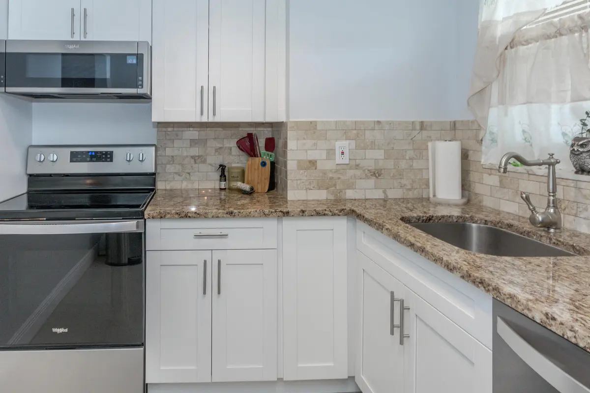 711 Lori Dr 408 Palm Springs-large-009-0 at 711 Lori Drive 408, Palm Springs