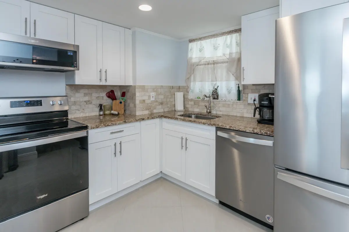 711 Lori Dr 408 Palm Springs-large-010-0 at 711 Lori Drive 408, Palm Springs