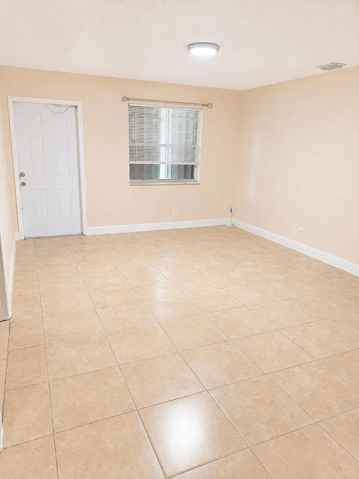 Living Room at 2302 Liberty Street, Hollywood
