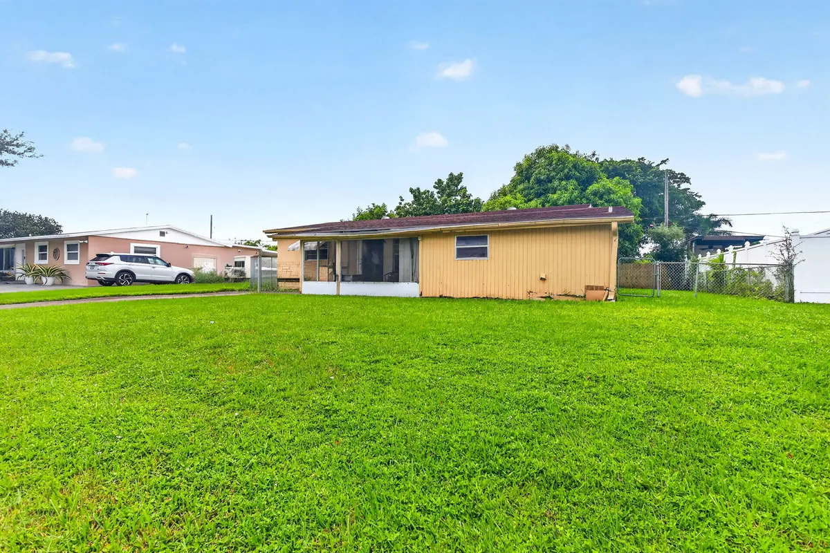 2-web-or-mls-5P1A6977 at 913 JAMAICAN Drive, West Palm Beach