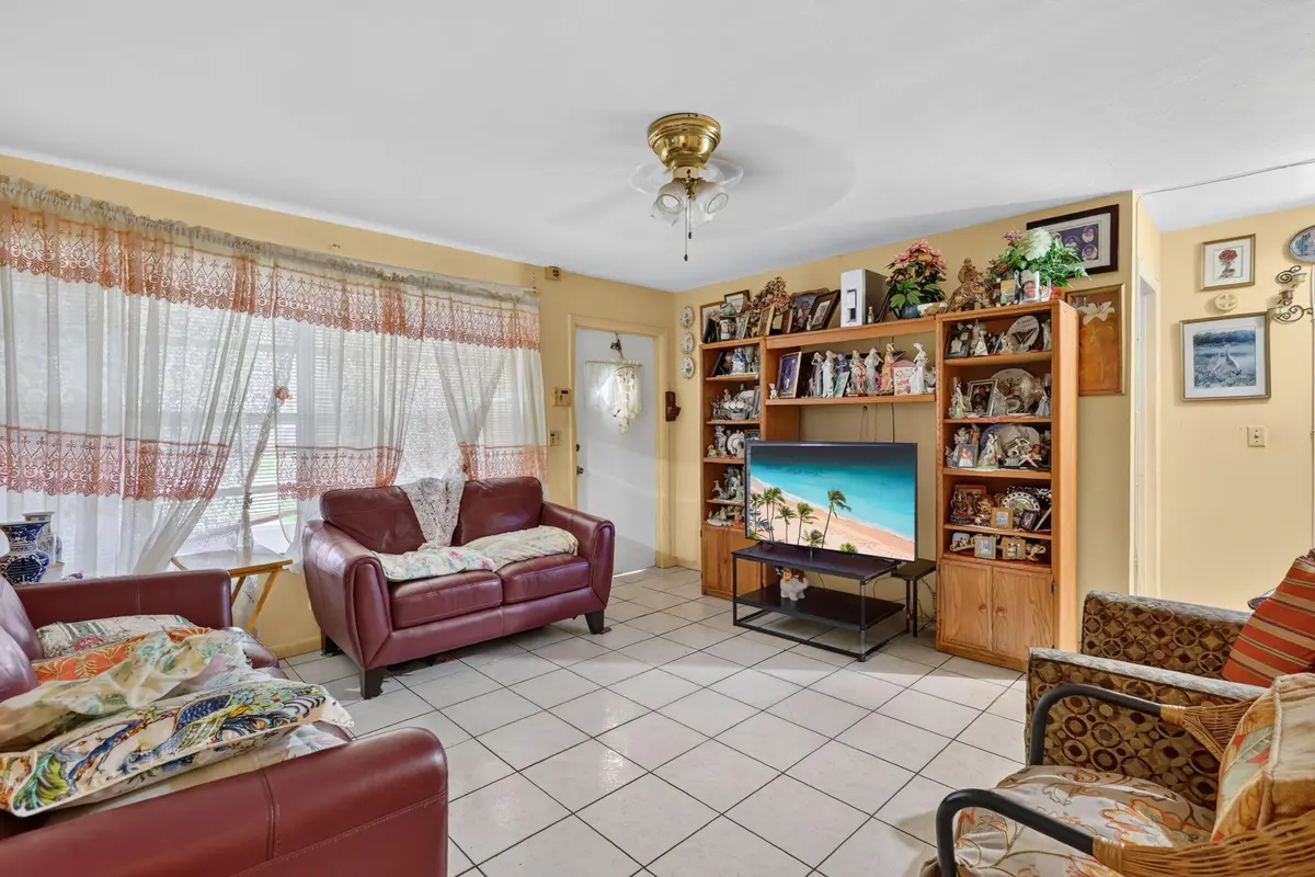 13-web-or-mls-5P1A7027 at 913 JAMAICAN Drive, West Palm Beach