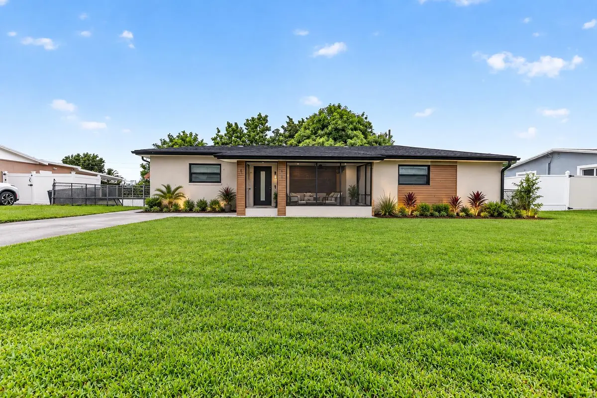 Modern Ranch Home with Screened Porch at 913 JAMAICAN Drive, West Palm Beach