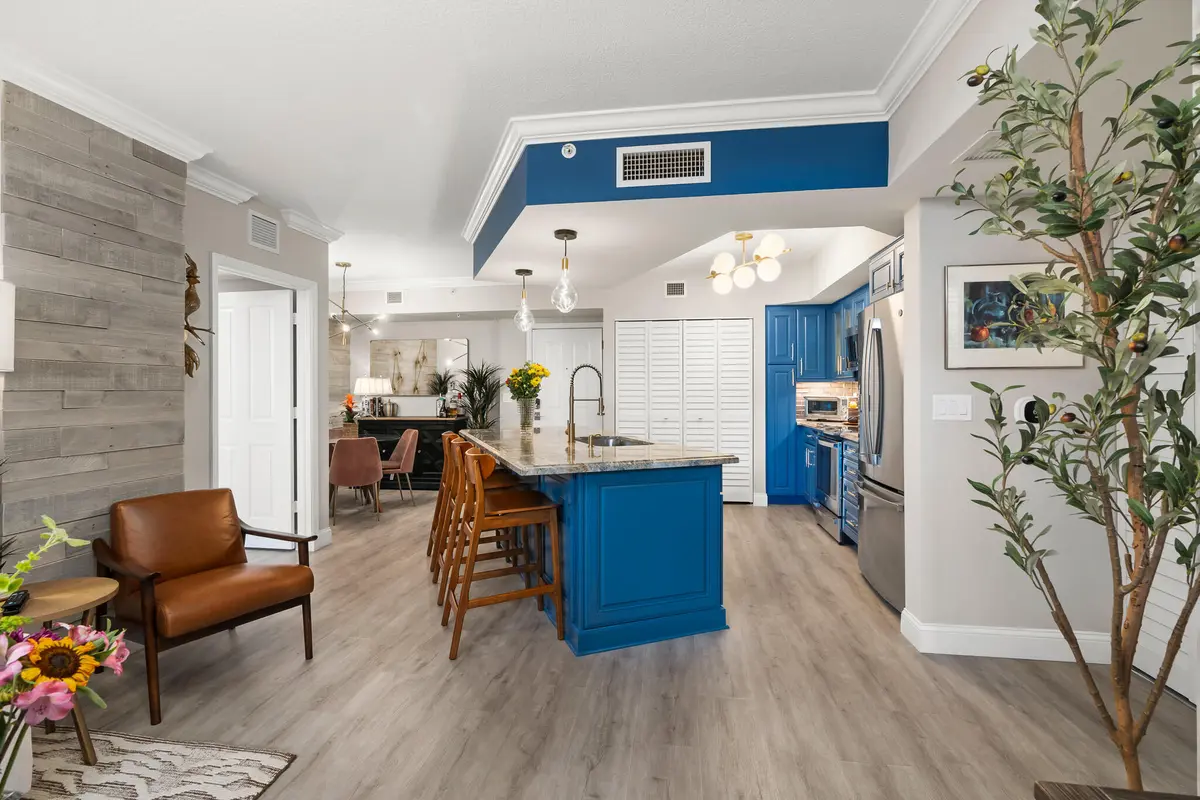 Entryway at 600 S DIXIE Highway 544, West Palm Beach