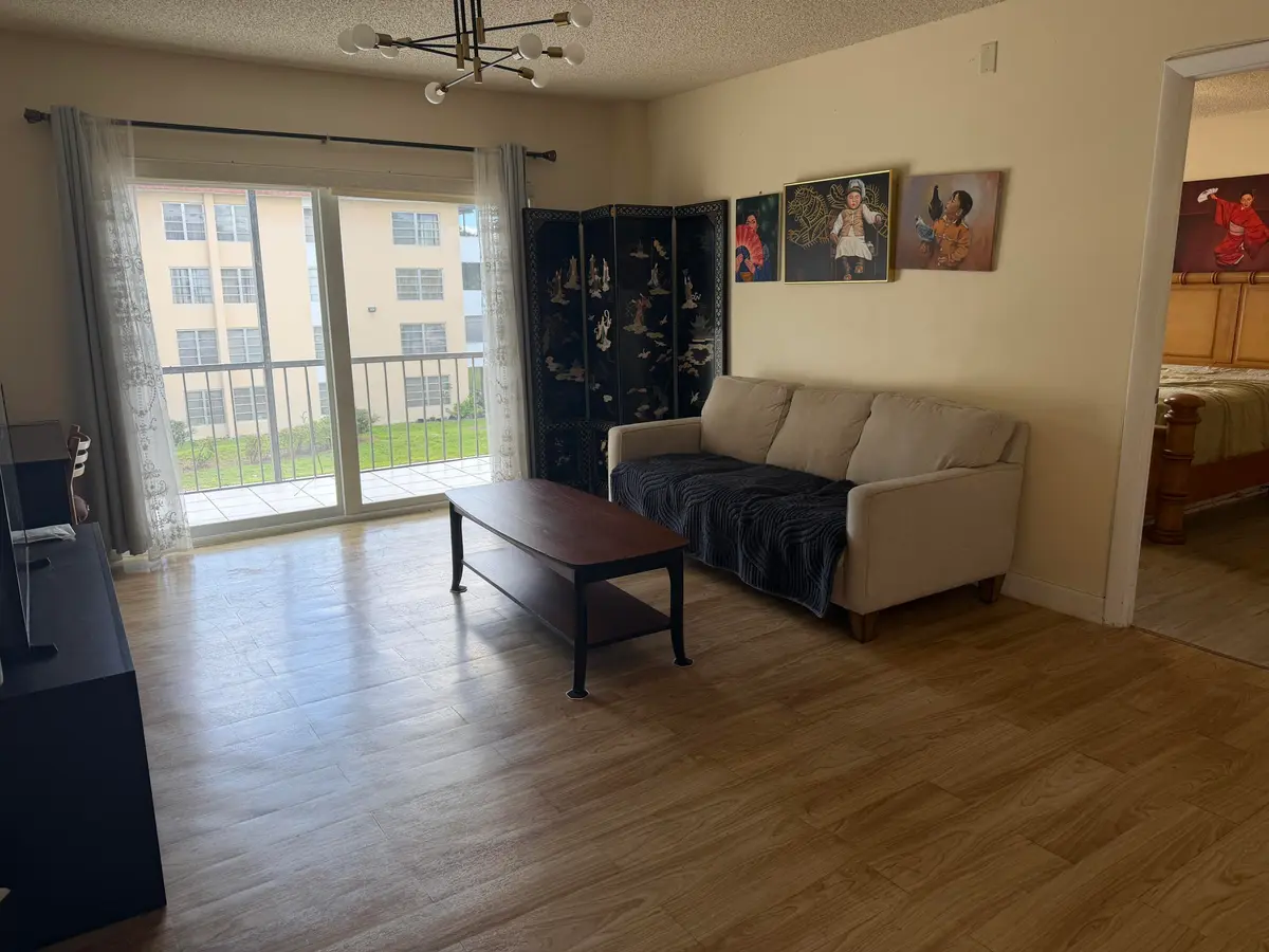 IMG_0451 at 4154 Inverrary Drive 303, Lauderhill