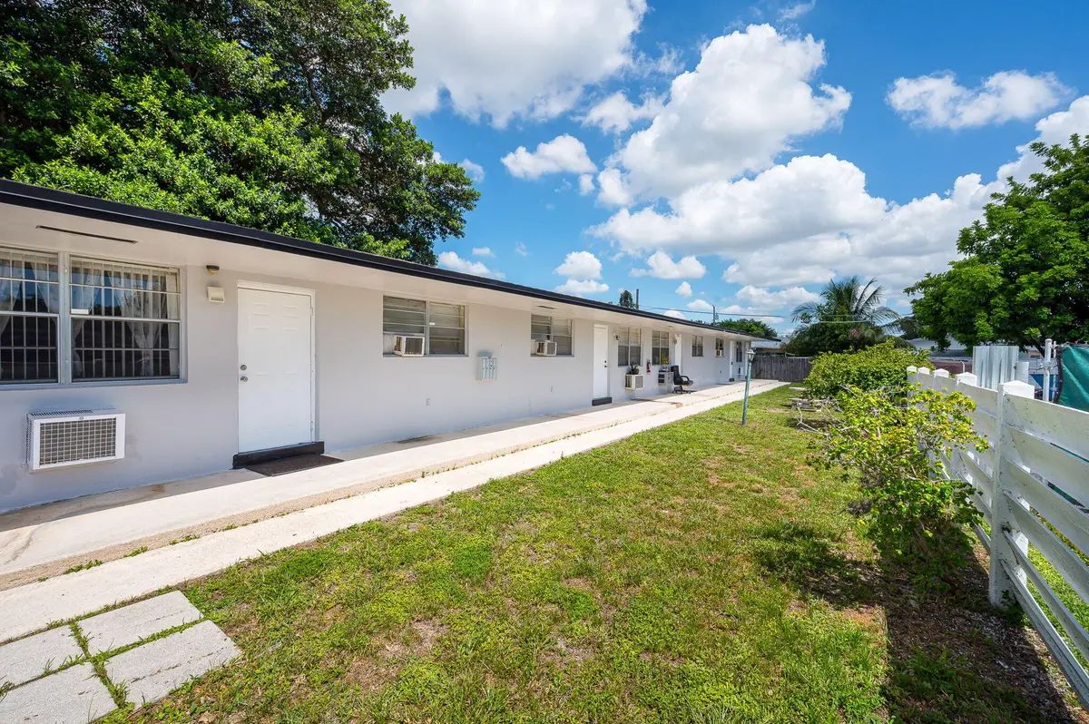 16-web-or-mls-reshoot-2 at 5725 Tyler Street 1-4, Hollywood