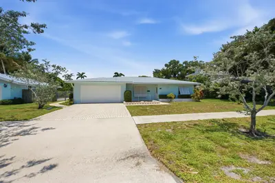 916 EVERGREEN Drive, North Palm Beach – Single Family Residence for rent