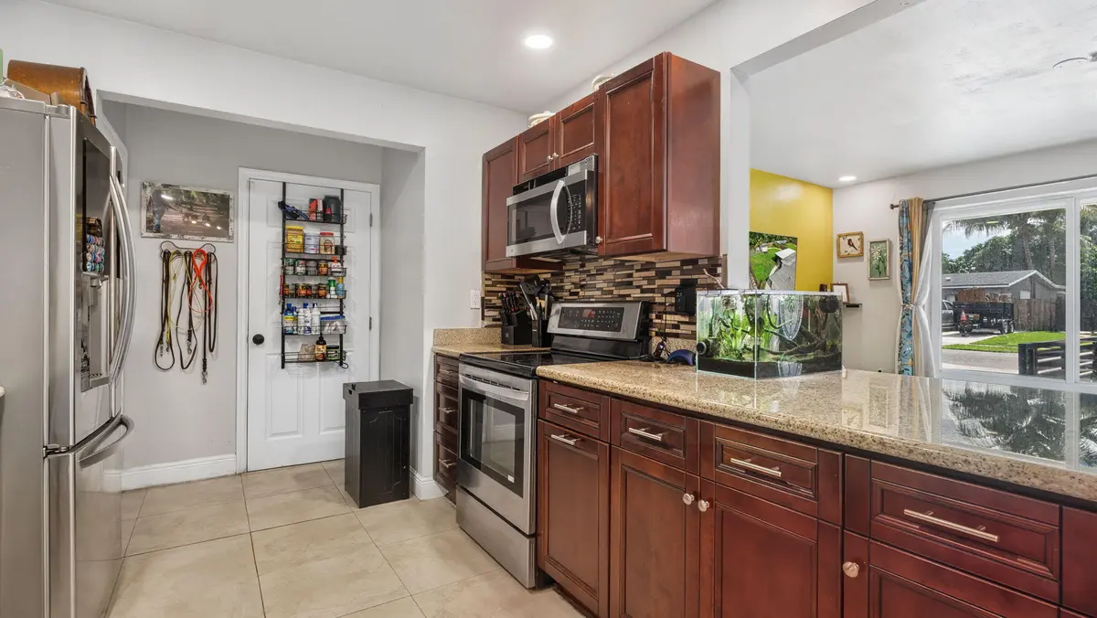17-web-or-mls-DSC00282 at 6311 LIBERTY Street, Hollywood