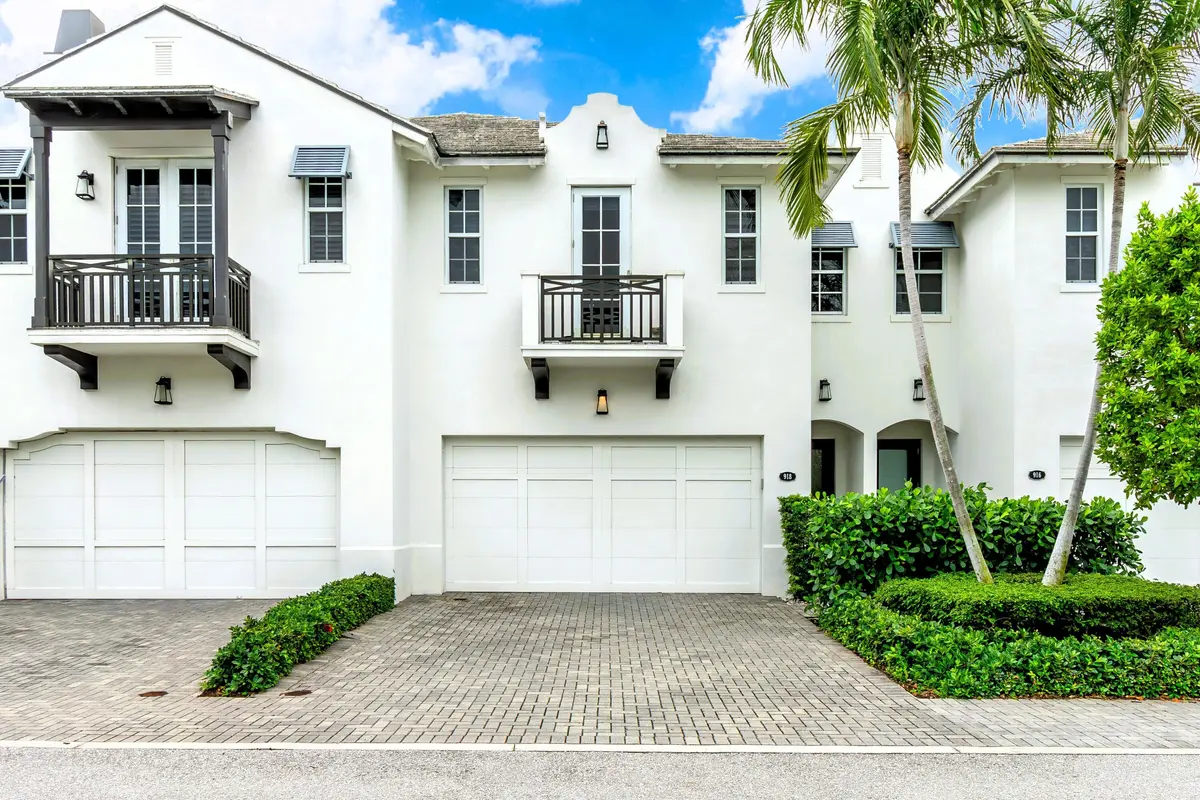 Bermuda style architecture at 918 St George Boulevard, Delray Beach