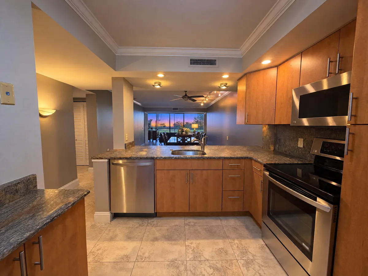 11-WhatsApp Image 2026-10-08 at 1.49.41 at 6133 BALBOA 405, Boca Raton