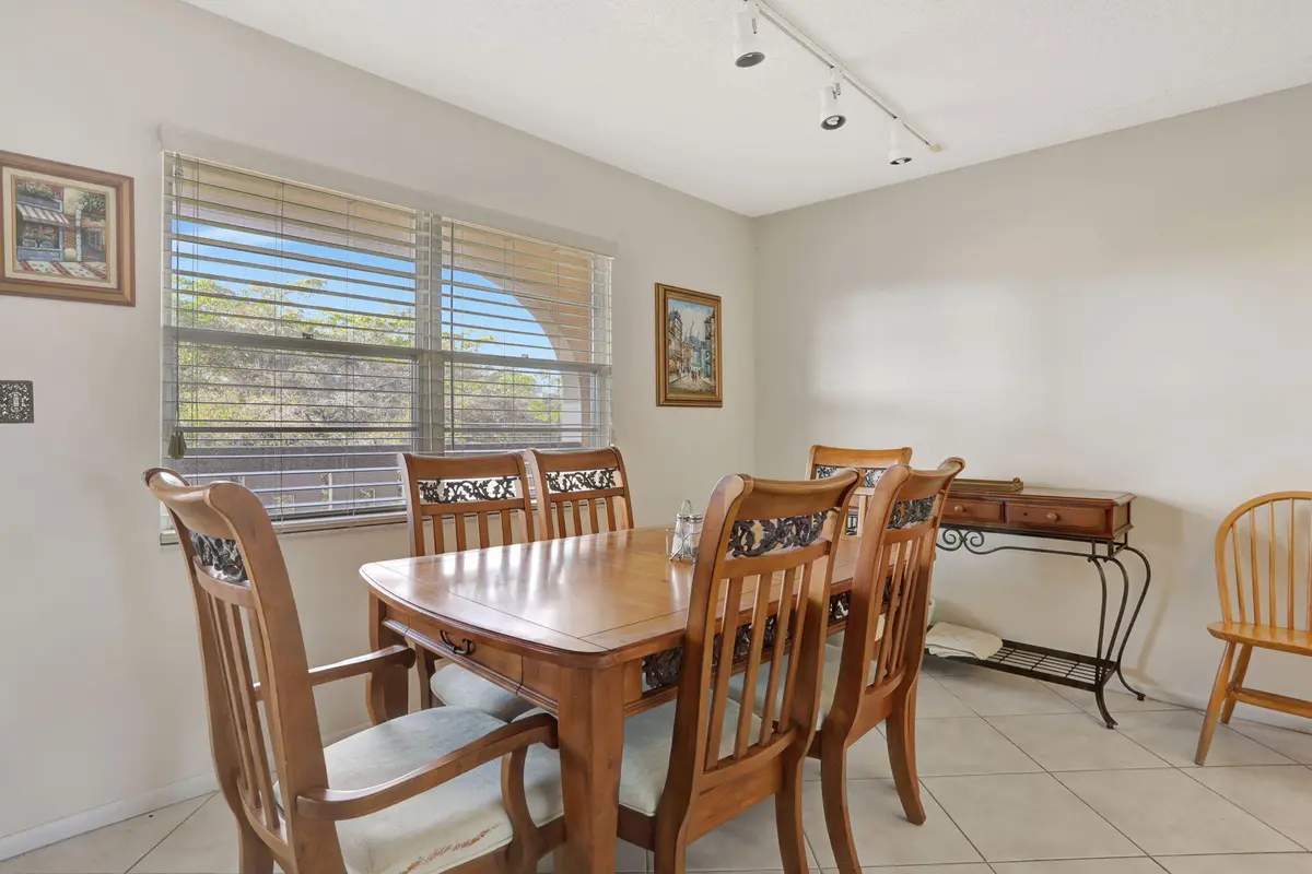 Dining at 1903 BERMUDA Circle B4, Coconut Creek