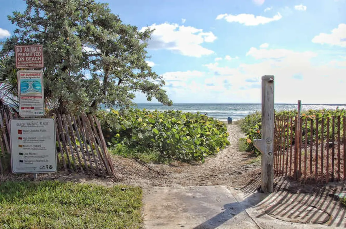 Minutes to the Beach! at 939 KOKOMO KEY Lane, Delray Beach