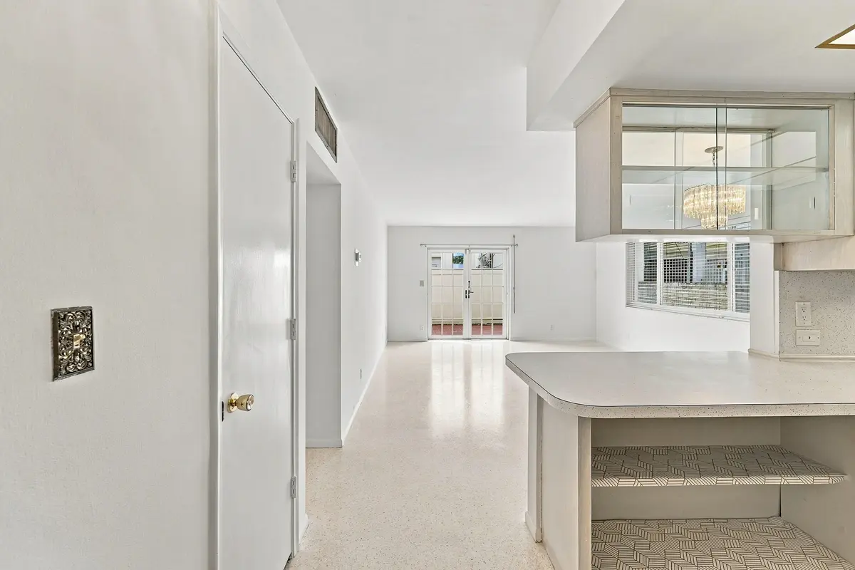 05_01_foyer at 2624 NE 32ND Street 105, Fort Lauderdale