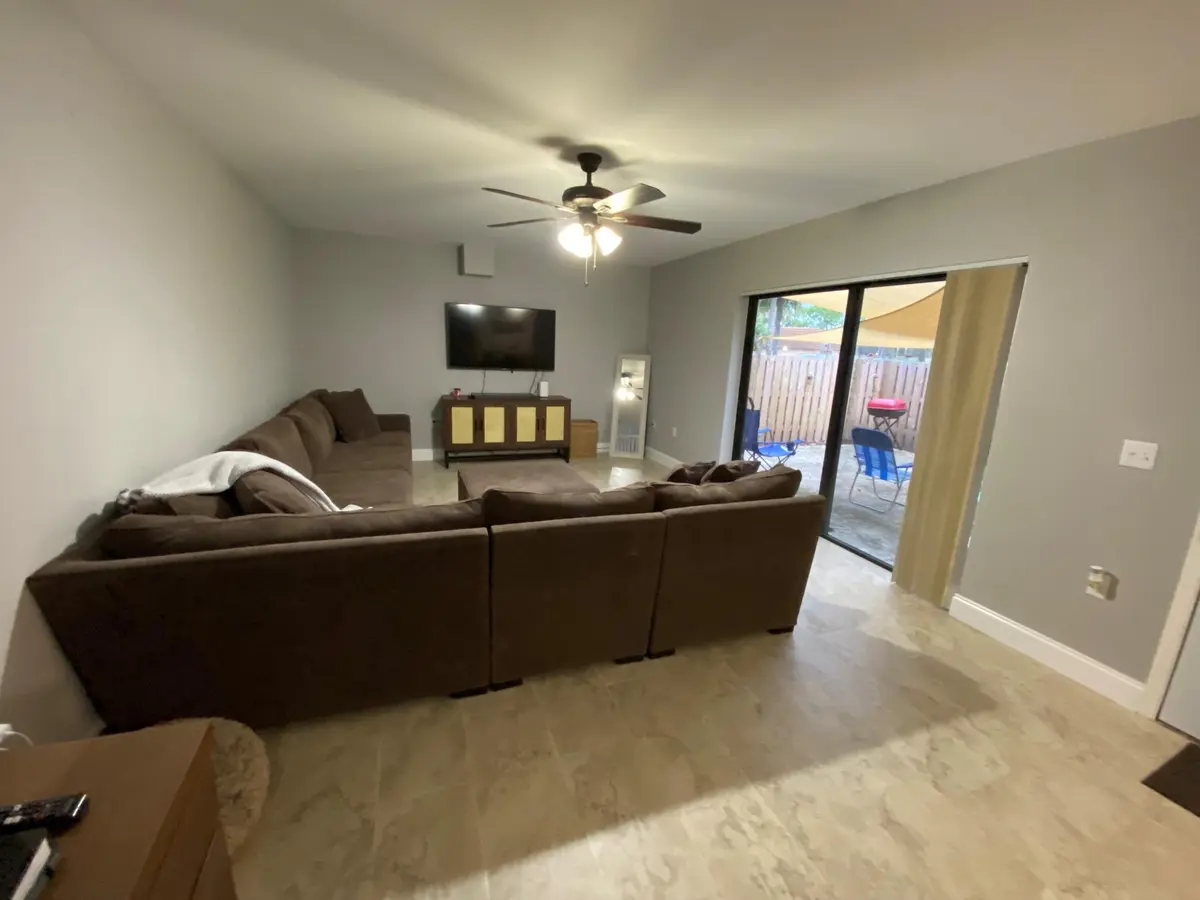 137 HERITAGE Way 10a, West Palm Beach, FL – photo 2