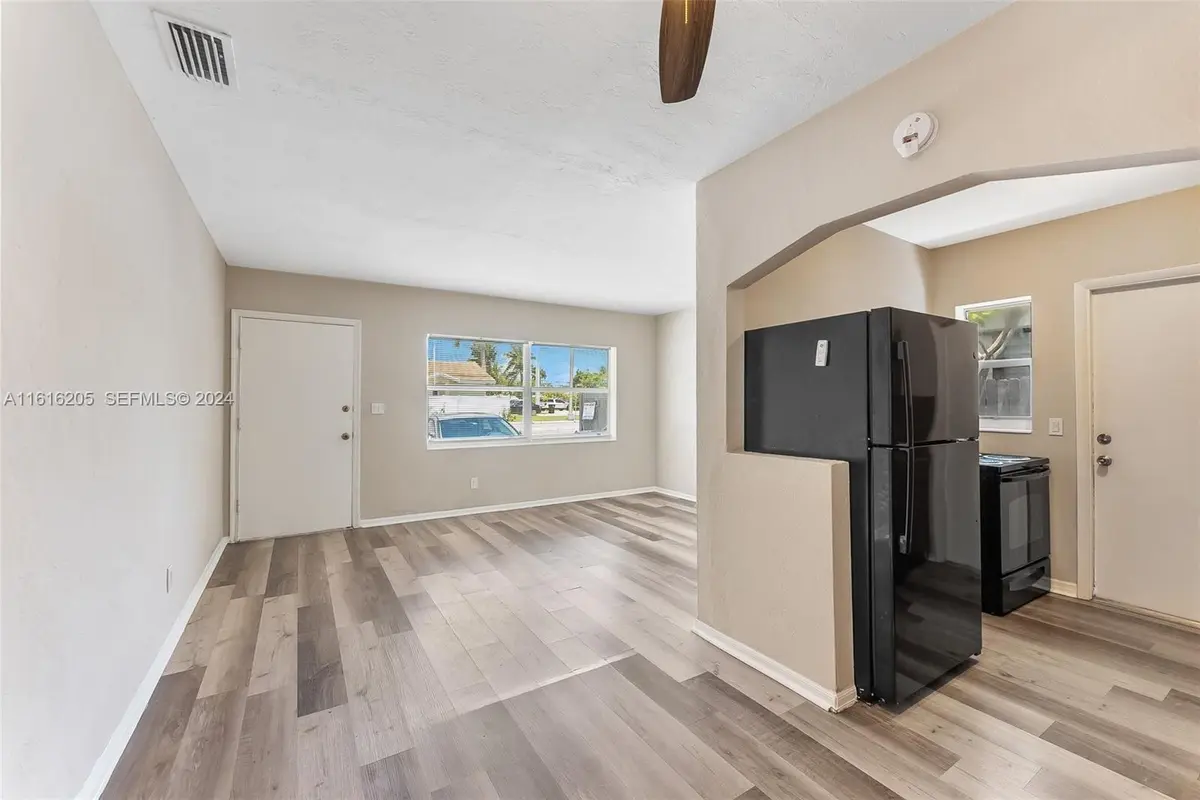 kitchen at 1142 NE 15th Avenue B, Fort Lauderdale