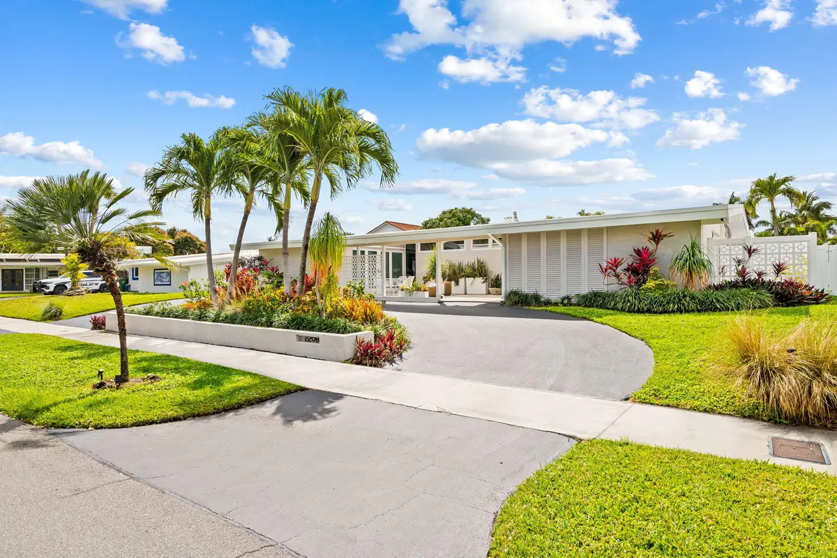 7-web-or-mls-DSC_6304 at 2208 Anchor Drive, Fort Lauderdale