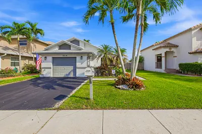 501 Lakeside Circle, Sunrise – Single Family Residence for sale