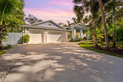 2300 CANOE CREEK Lane, Fort Pierce – Single Family Residence for sale