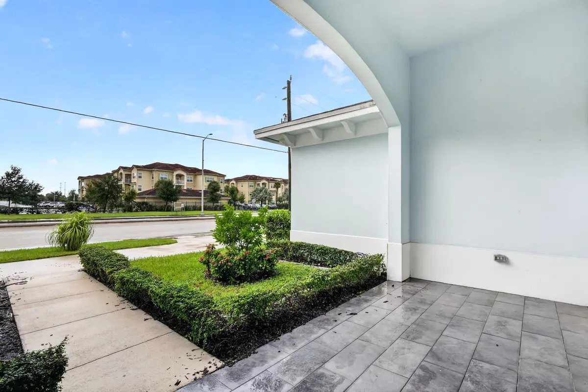 courtyard entrance at 2865 SW Rosser Boulevard, Port St. Lucie