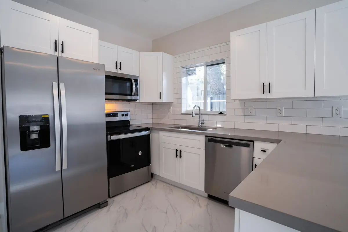 DDB08933 at 2284 NW 82nd Street 1, Miami