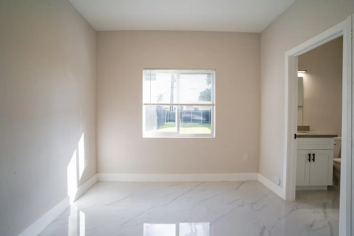 DDB08935 at 2284 NW 82nd Street 1, Miami