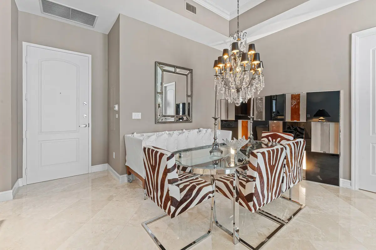 Dining at 801 S OLIVE Avenue 1616, West Palm Beach