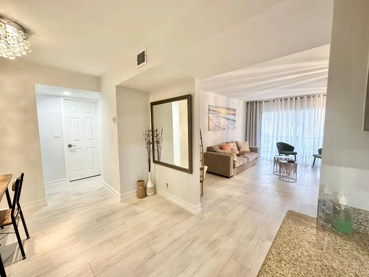 WhatsApp Image 2024-10-30 at 11.22.39_73 at 470 NW 20th Street Unit 205, Boca Raton
