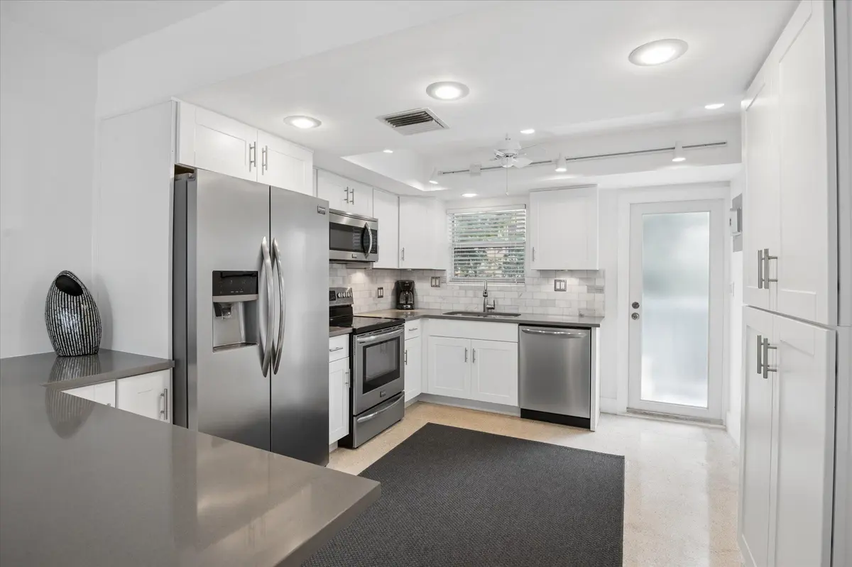07-Carbonara-609 Bayshore Dr #6-7 at 609 BAYSHORE Drive 6, Fort Lauderdale