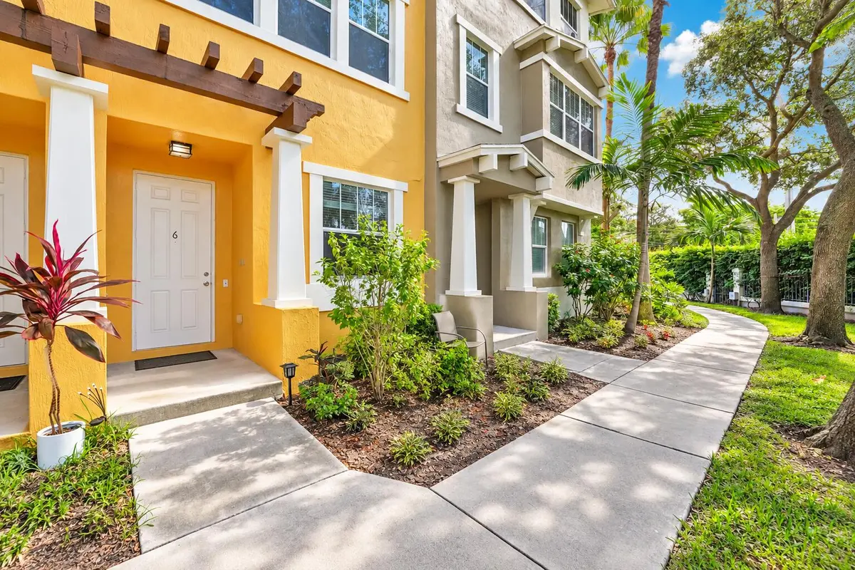 front of the townhouse at 430 AMADOR Lane 6, West Palm Beach