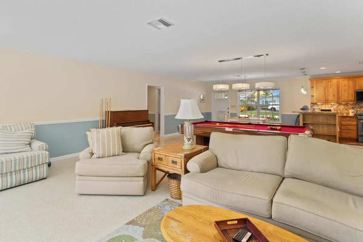 585A7716 at 4240 NE 19th Avenue, Oakland Park