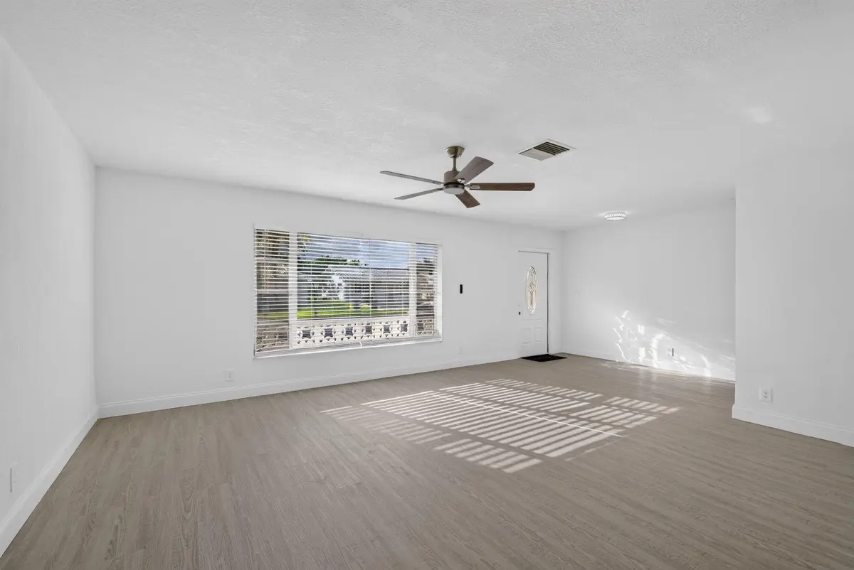 6-web-or-mls-8I8A9355 at 7422 NW 70TH Avenue, Tamarac