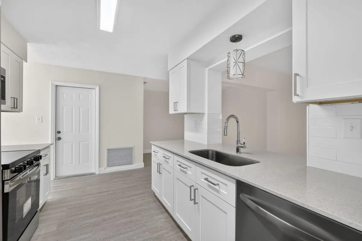 7-web-or-mls-8I8A9361 at 7422 NW 70TH Avenue, Tamarac