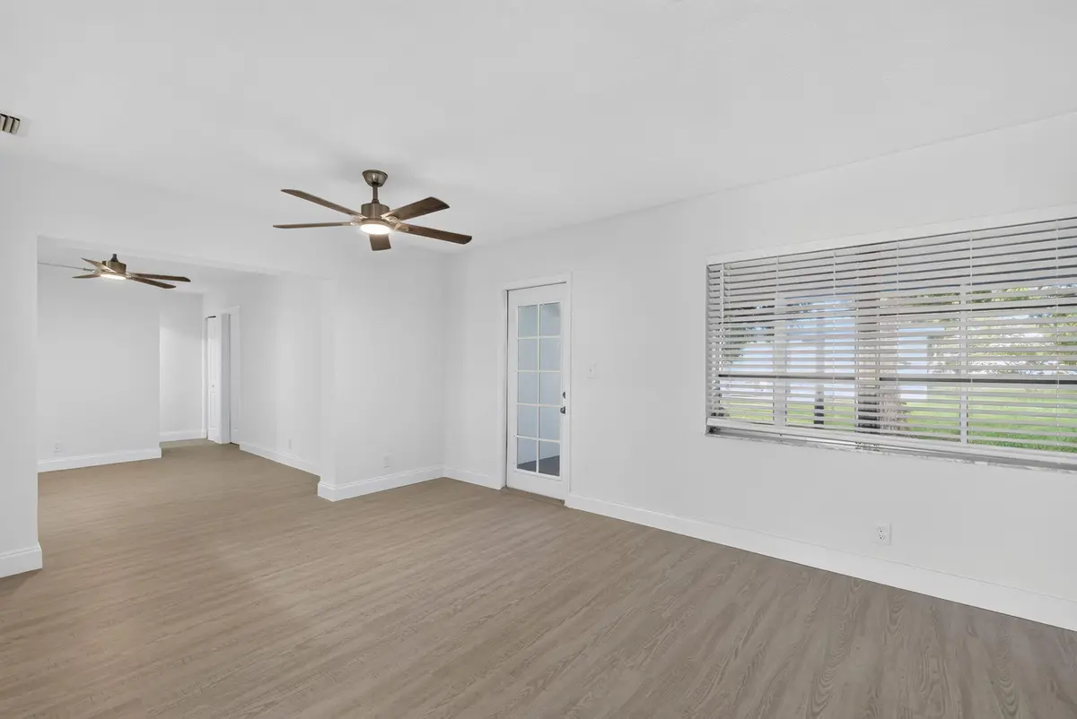 16-web-or-mls-8I8A9405 at 7422 NW 70TH Avenue, Tamarac