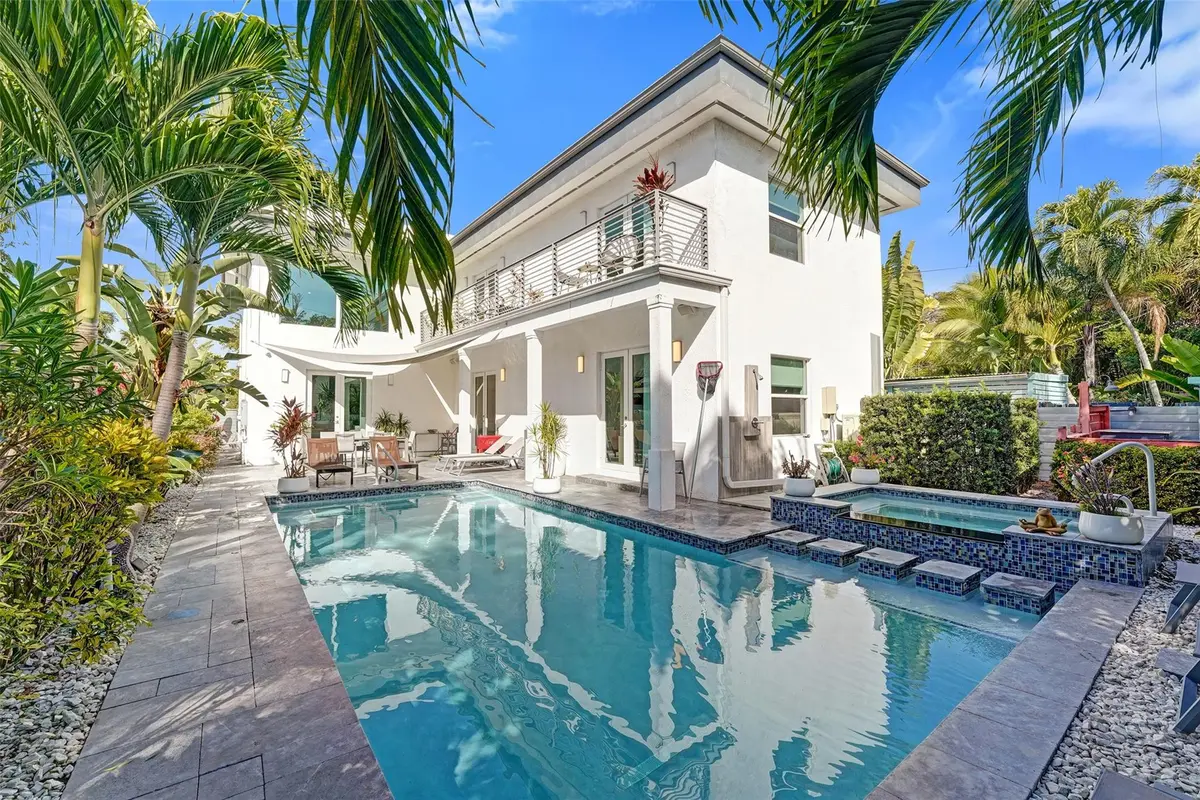 Photo 1 at 2502 NE 6TH Avenue, Wilton Manors