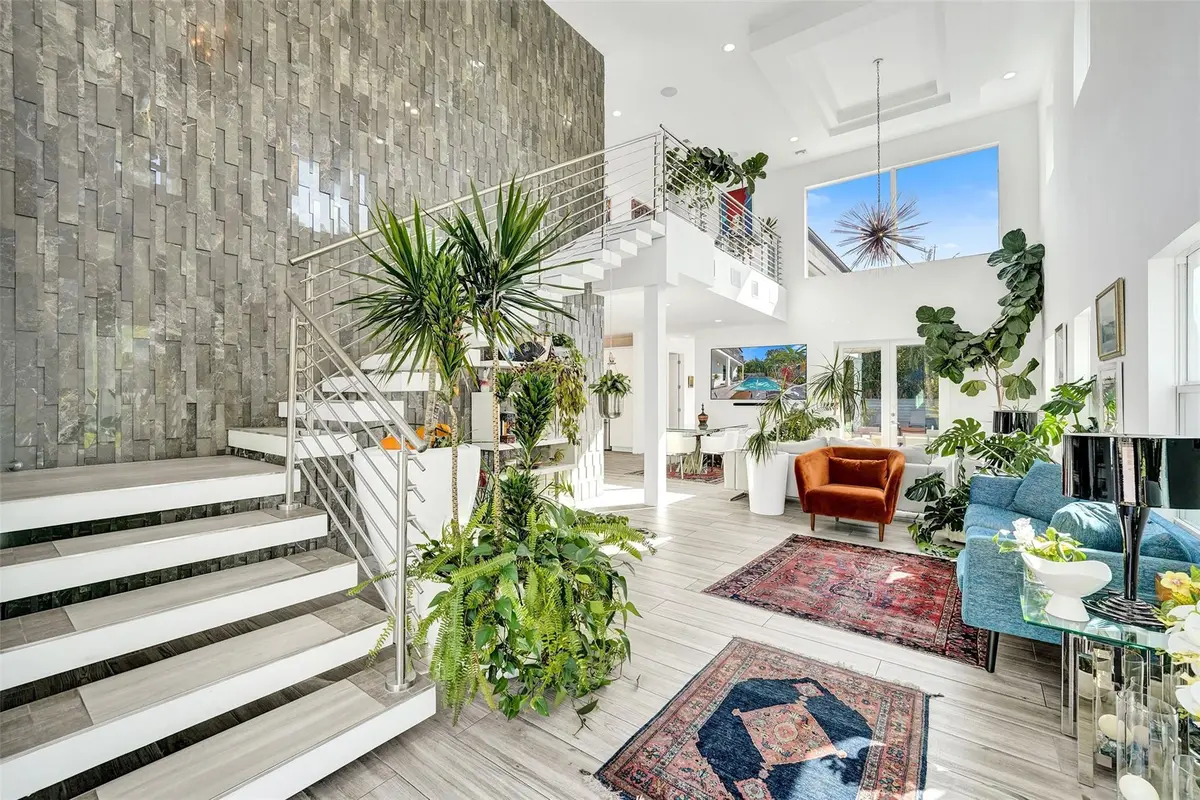 Photo 6 at 2502 NE 6TH Avenue, Wilton Manors