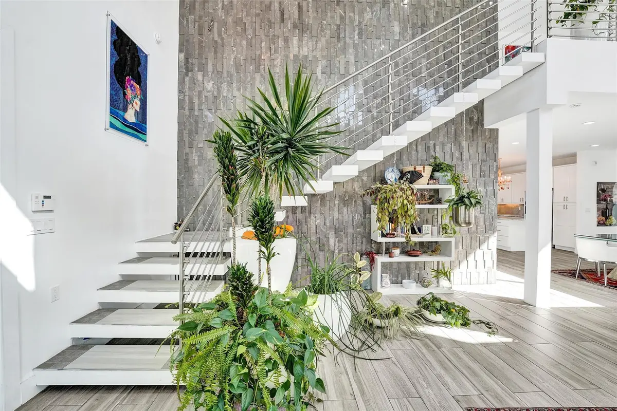 Photo 7 at 2502 NE 6TH Avenue, Wilton Manors