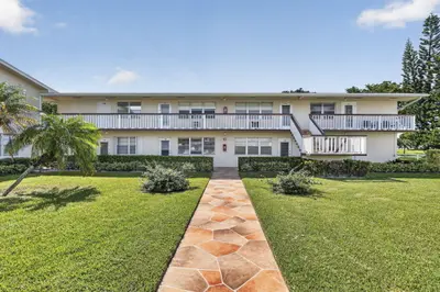 135 Somerset G, West Palm Beach – Condominium for sale