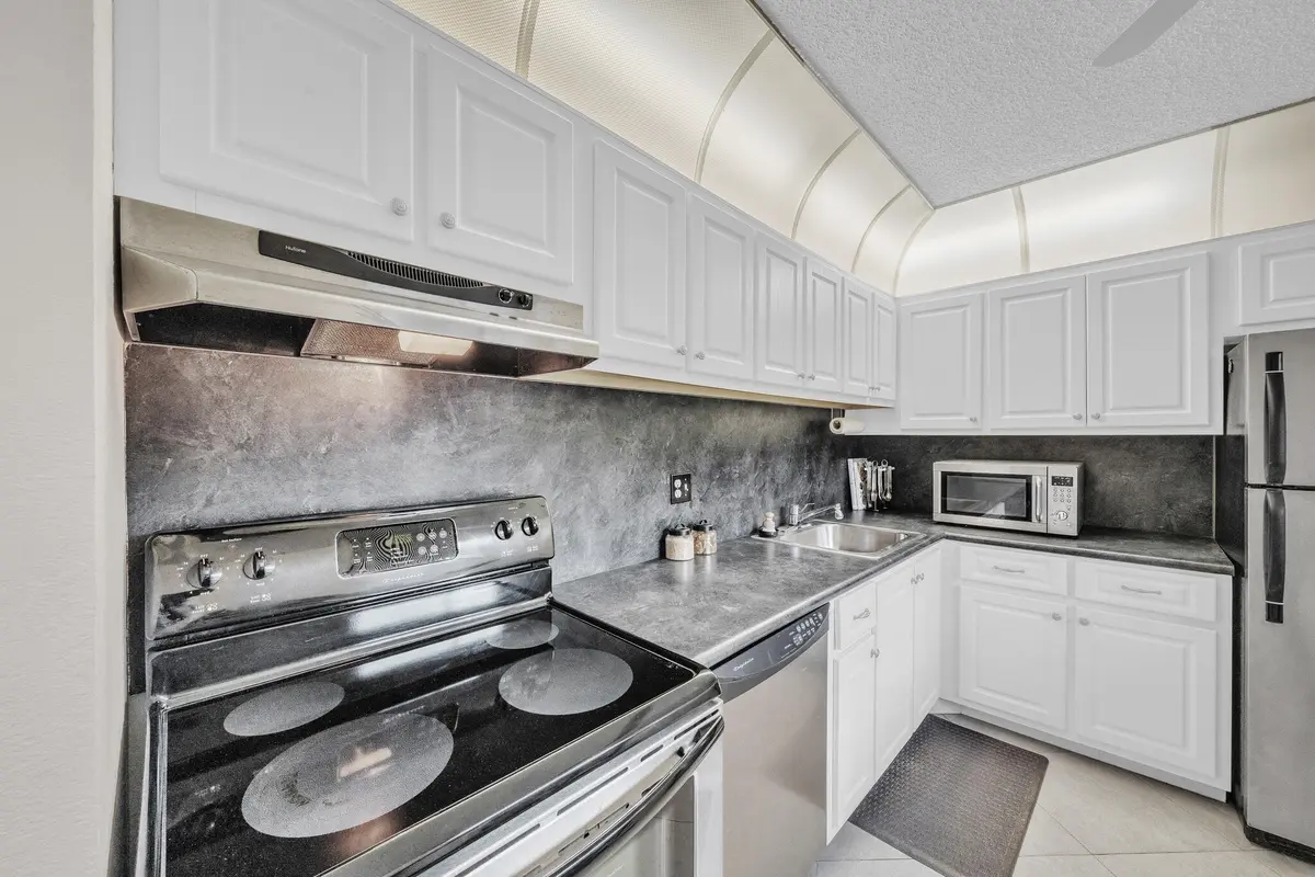 6 Kitchen (1) at 5280 LAS VERDES Circle 320, Delray Beach